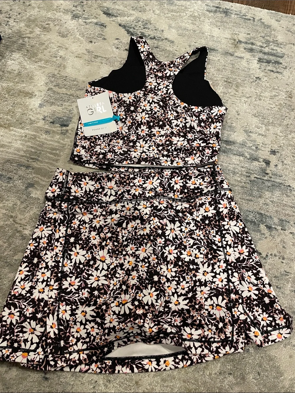 Girls Athleta Floral Daisy Printed Active Skort with Cropped Tank - Black/Pink